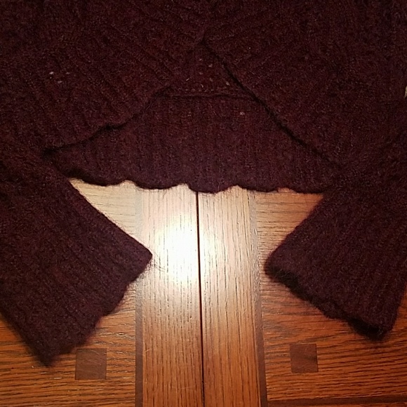 LOFT Cropped Sweater Brooch Button - Picture 5 of 8